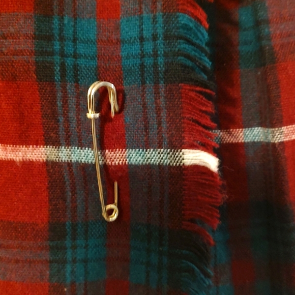 Vintage Red Plaid Scottish Skirt with Pin - Picture 6 of 7